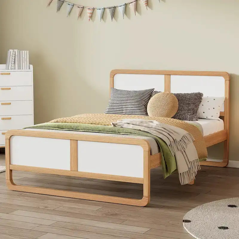 Letto matrimoniale in legno massello con gambe di supporto