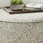 Poggiapiedi/ottomana in ciniglia con stampa Paisley, color avorio di transizione