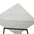 Tavolino d'appoggio in legno a piramide rovesciata geometrica con base in metallo - Nero o Bianco